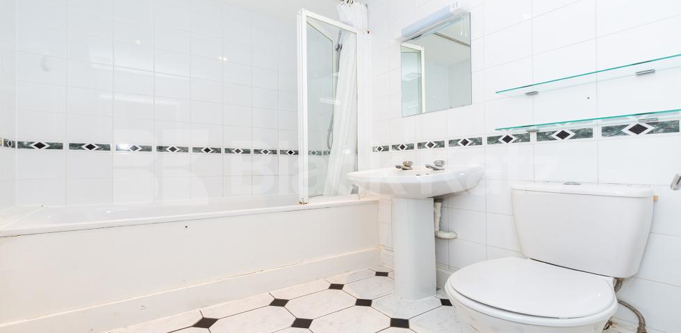 			WAREHOPUSE CONVERSION!, 1 Bedroom, 1 bath, 1 reception Flat			 Crawford House Farringdon Road, FARRINGDON / HOLBORN